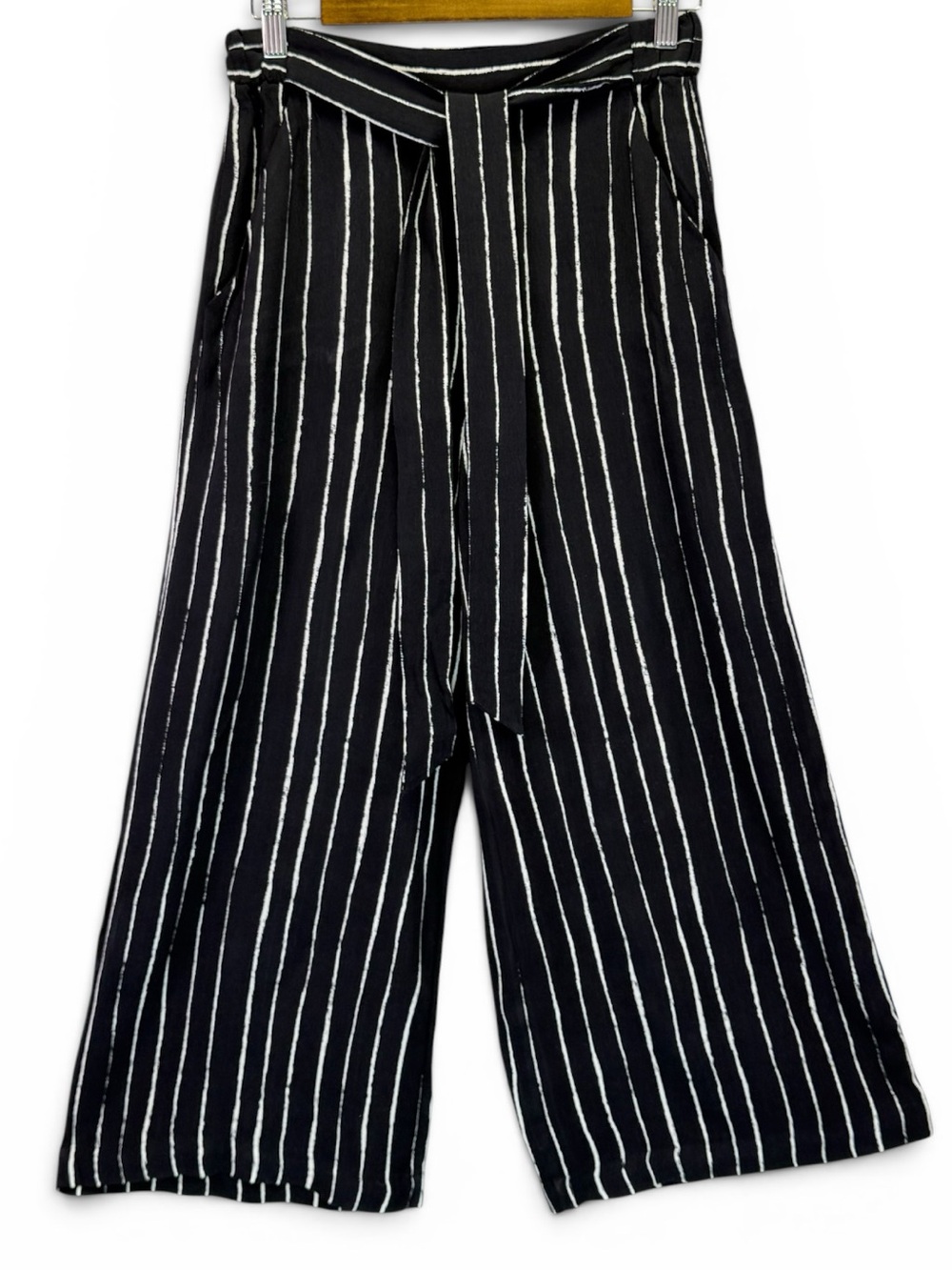 Aritzia Wilfred Faun Women Black White Stripe Wide Leg Crop Pants Size M 71196